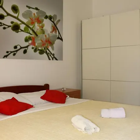 Guest house Mihovil 3*